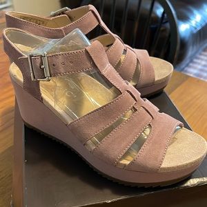 Vionic Tawny Sandal size 7